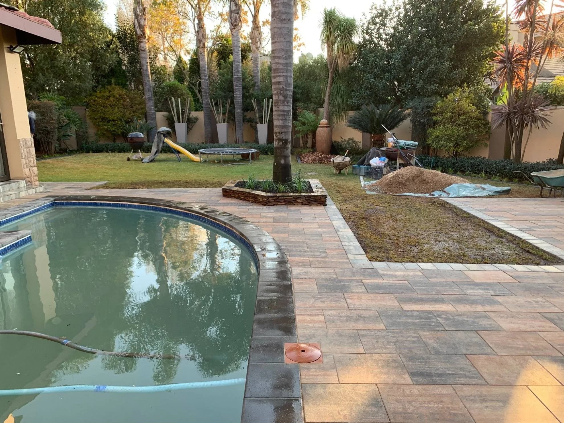 Swimming Pool Landscaping in Pretoria East — photograph 3 of 10