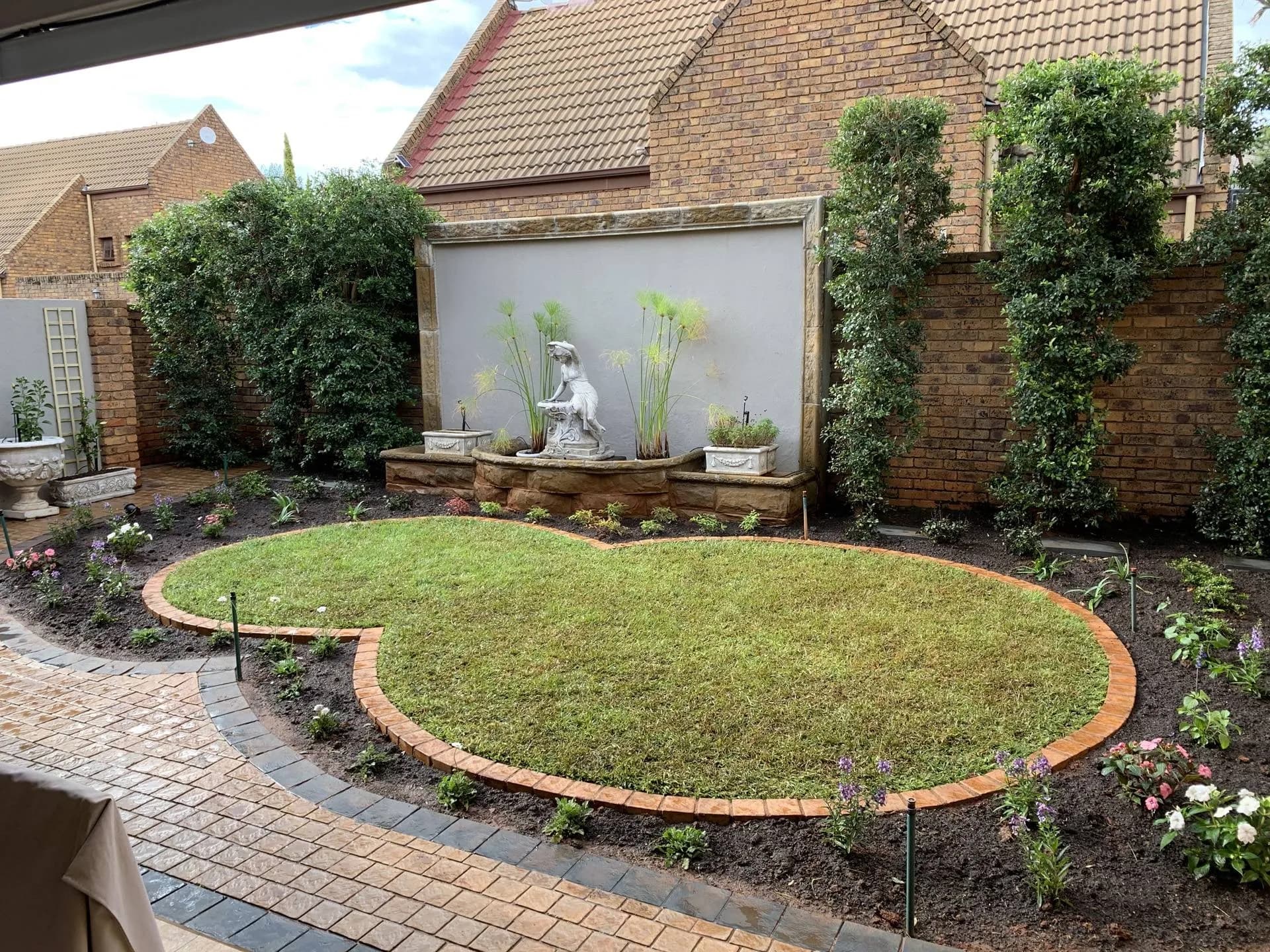 Freshly mown courtyard lawn maintained by Turfex